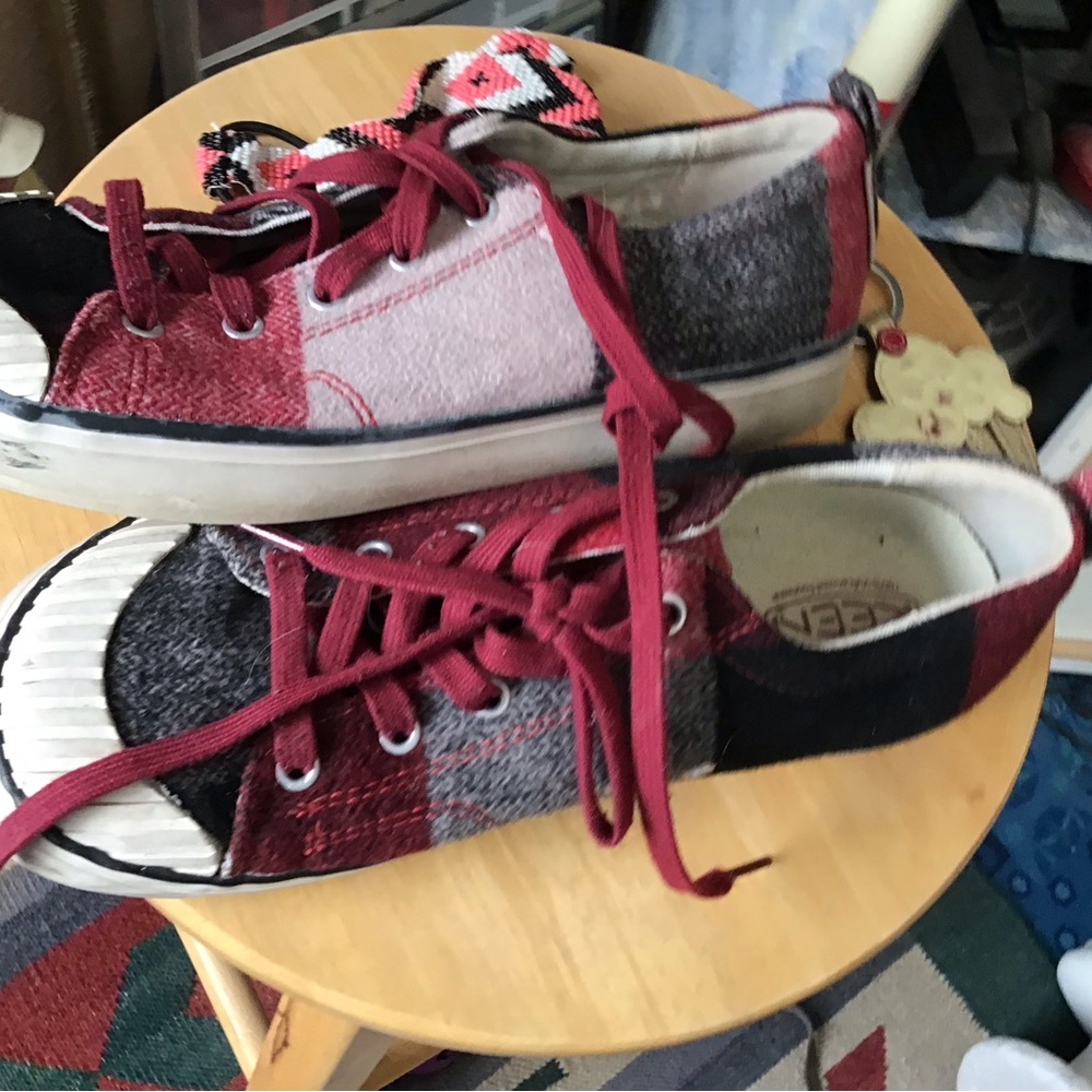 Keen sz  8 pretty lace up casual shoes